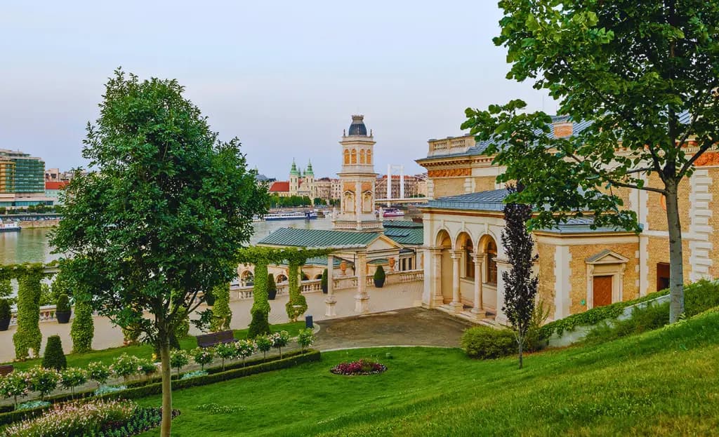 Károlyi-kert - Budapest, Hungary